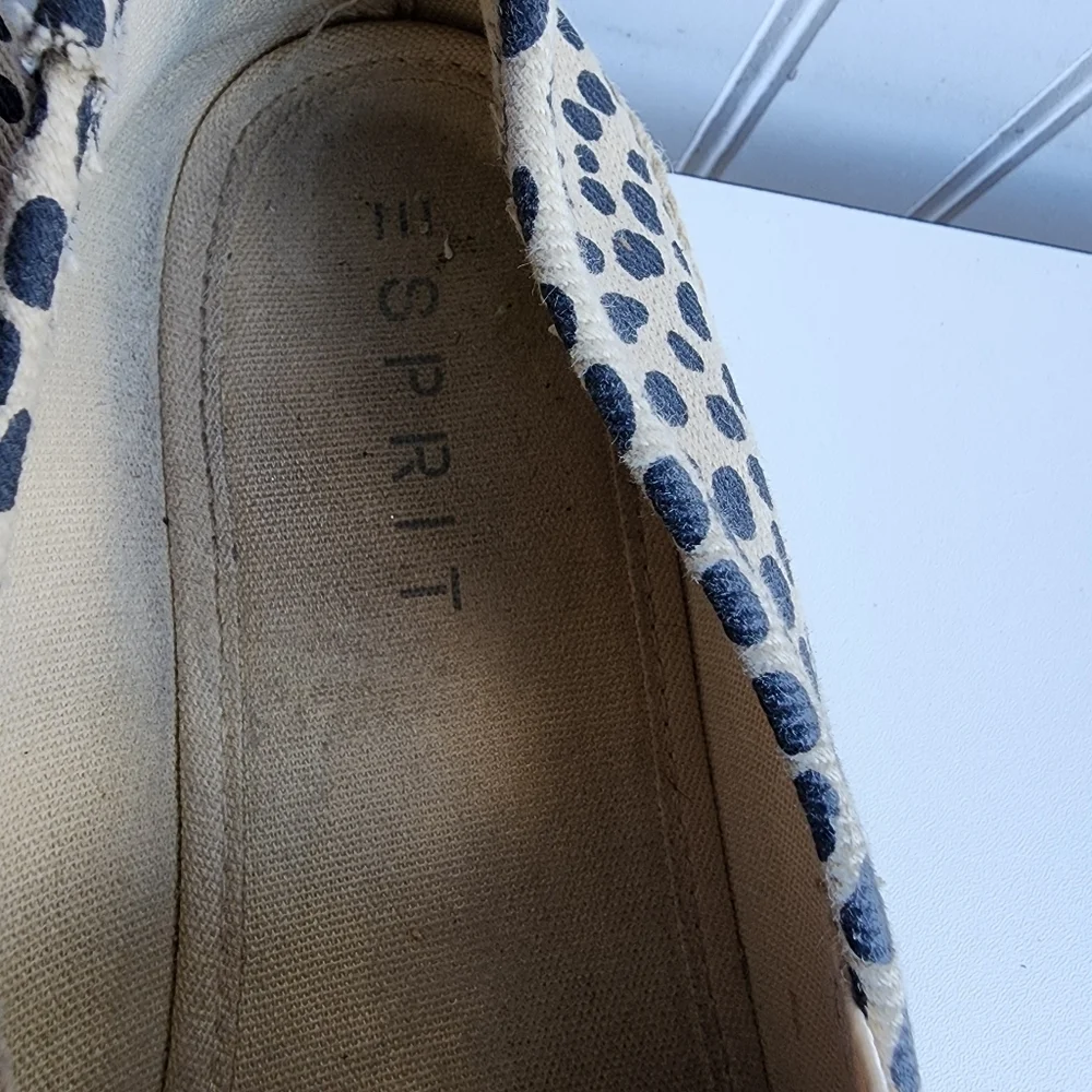 ESprit woman’s slip-on shoes Beige Black Leopard Print Canvas Espadrille Sz 9